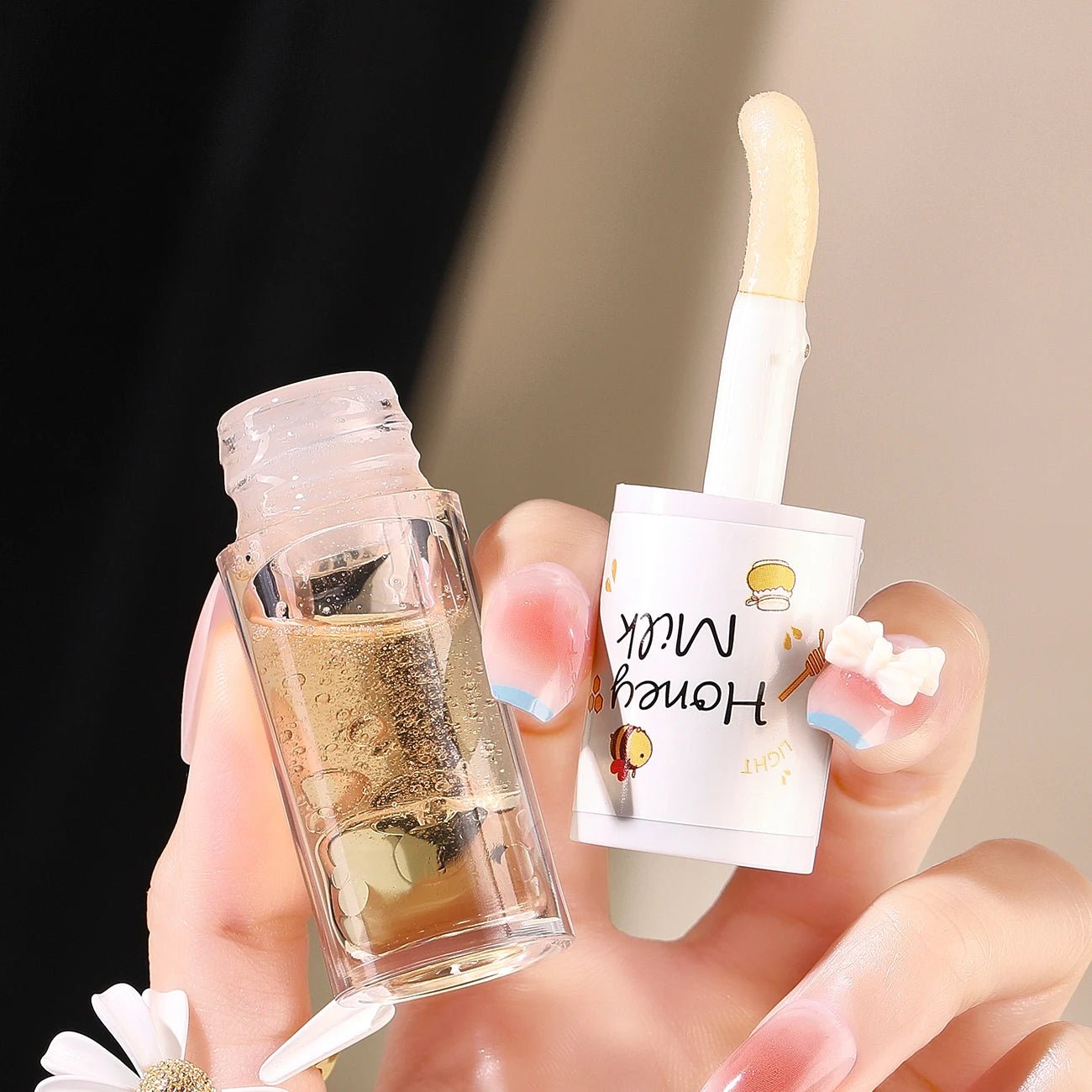 TWG Hydrating Lip Oil Gloss: Moisturizing, Plumping, Smooth Finish for Luscious Lips - LIKKA BEAUTY